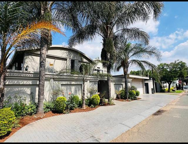 5 BEDROOM HOUSE FOR SALE IN LAUDIUM